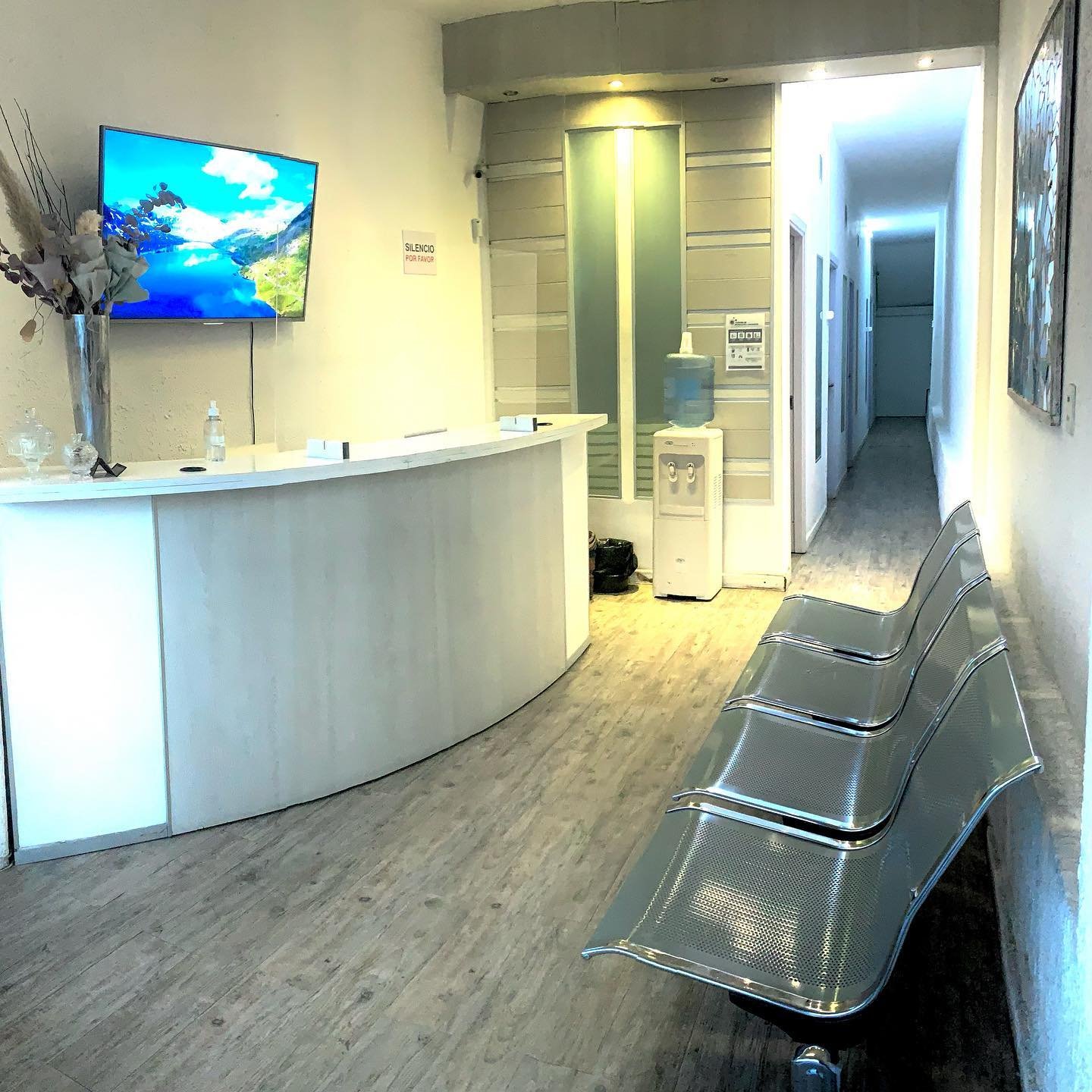 Recepción y sala de espera